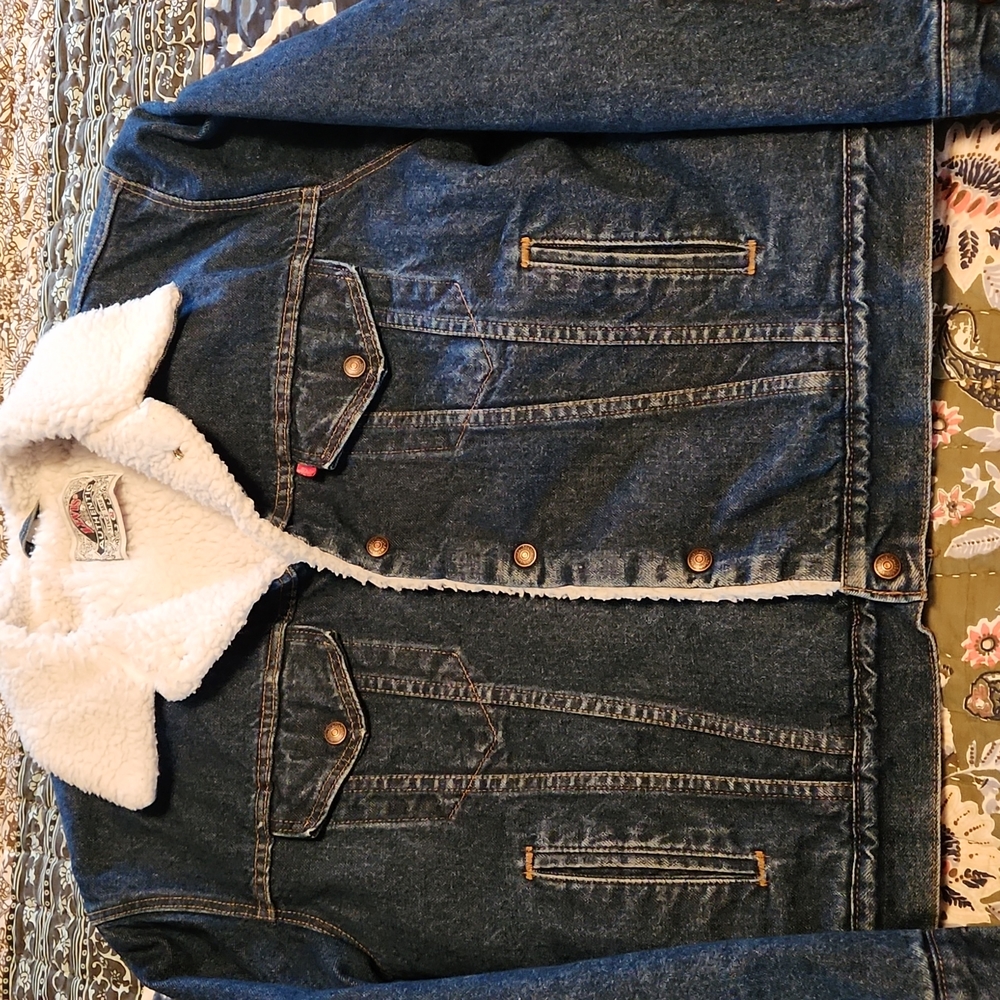 Vintage Levi's sherpa lined trucker jacket sz. 42